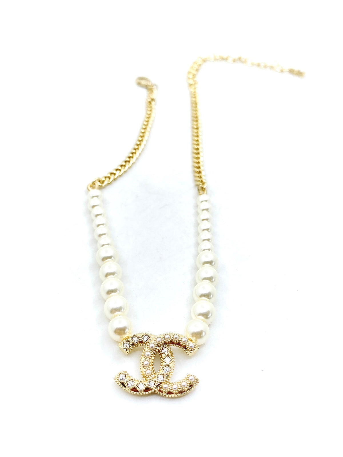 18K  Chanel Pearls Choker Necklace